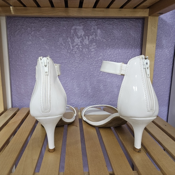 Marbella White Pumps, size 8 - Picture 4 of 6